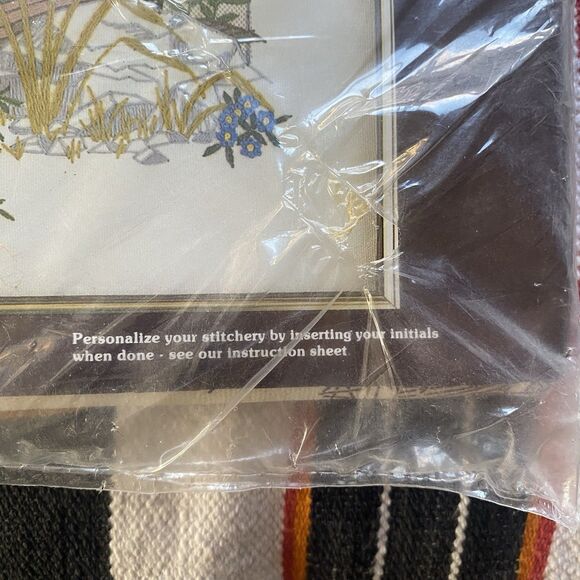 NIB Vintage 70’s Paragon Mountain Retreat Crewel Stitchery Needlecraft Kit. USA - Picture 4 of 9